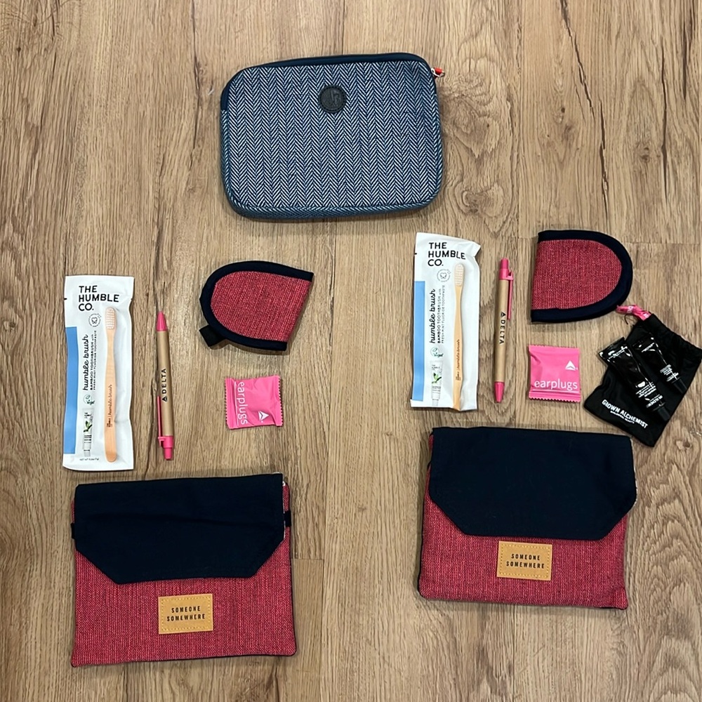 Delta Someone somewhere travel accessories set3 cosmetic bag & accessories